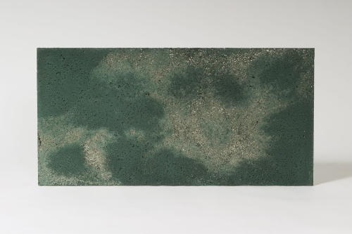 beton_architektoniczny_ultralekki_dakama_stone_z_dodatkiem_kruszywa_ozdobnego_patyna-silver-porowaty_1.jpg