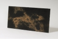 beton_architektoniczny_ultralekki_dakama_stone_z_dodatkiem_kruszywa_ozdobnego_grafit-gold-porowaty_2.jpg
