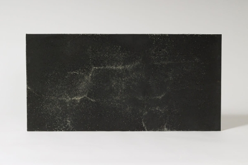 beton_architektoniczny_ultralekki_dakama_stone_z_dodatkiem_kruszywa_ozdobnego_grafit-silver-srednioporowaty_1.jpg