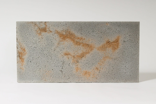 beton architektoniczny ultralekki z dodatkiem kruszywa ozdobnego jasny popiel gold porowaty.jpg