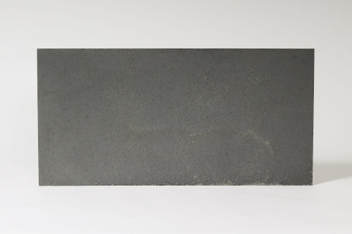 beton architektoniczny płyta betonowa ultra lekka  średnioporowata kolor ciemny popiel z kruszywem Silver