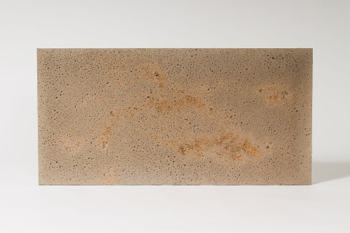 beton architektoniczny ultralekki kolor cappuccino porowaty z dodatkiem kruszywa ozdobnego gold.jpg