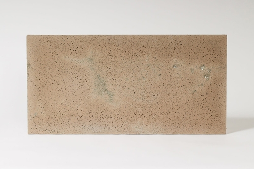 beton-architektoniczny ultralekki cappuccino porowaty z dodatkiem kruszywa ozdobnego silver.jpg