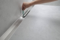 hansgrohe-flex-odplyw-liniowy-montowany-przy-scianie-stal-szczotkowana-aranzacja-1.jpg