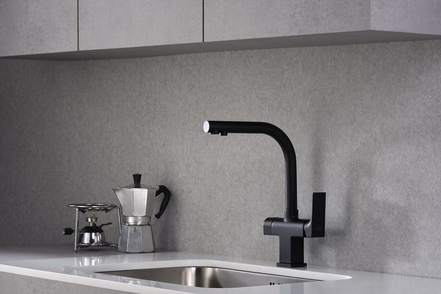 SORA  bateria kuchenna z podłączeniem do wody filtrowanej czarny mat Blue Water