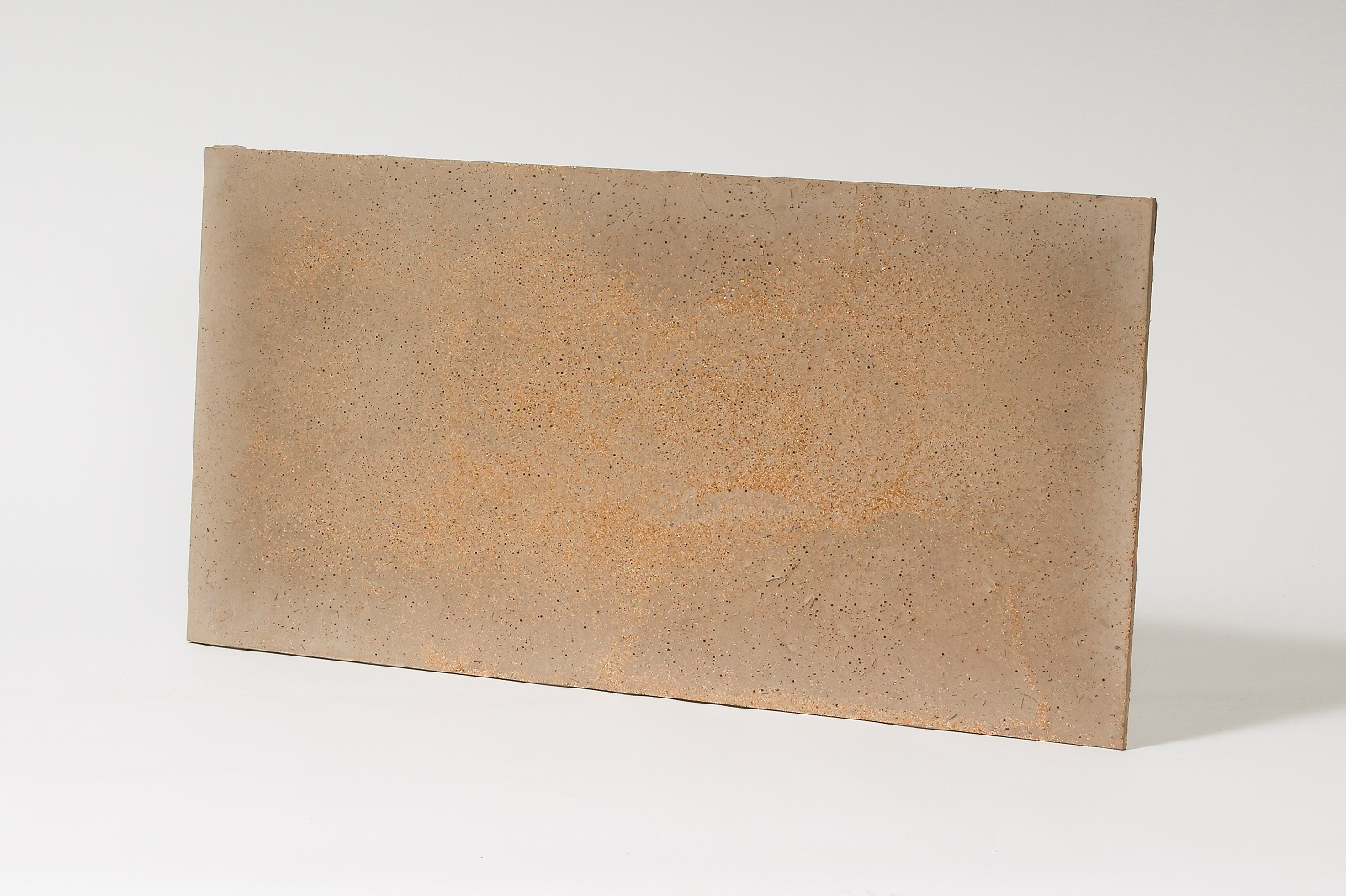 Płyta betonowa ultra lekka 100x50x1 cm średnioporowata kolor Cappuccino z kruszywem ozdobnym Gold beton architektoniczny