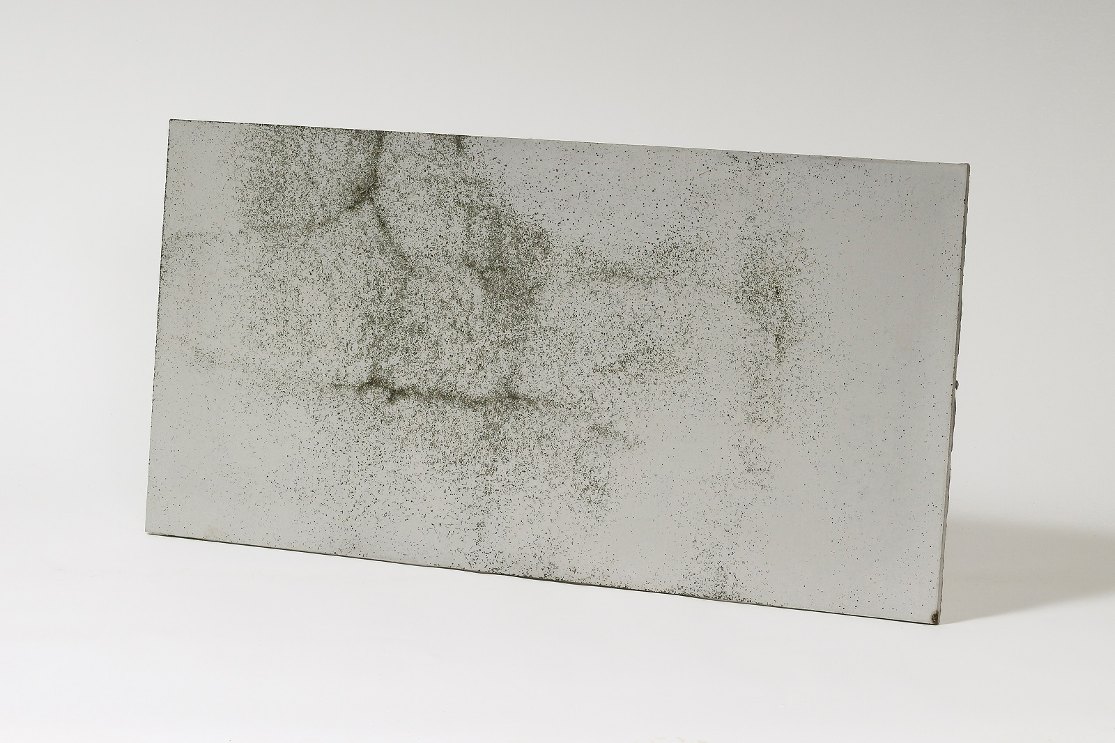 Płyta betonowa o wymiarze 100 x 50 x 1 cm porowata kolor jasny popiel z kruszywem Black średnioporowata