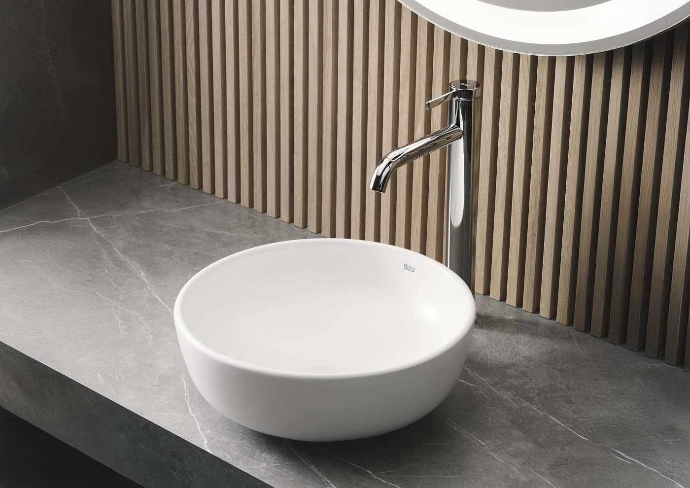 Detale ceramiki łazienkowej Roca Optica – umywalki i miski WC